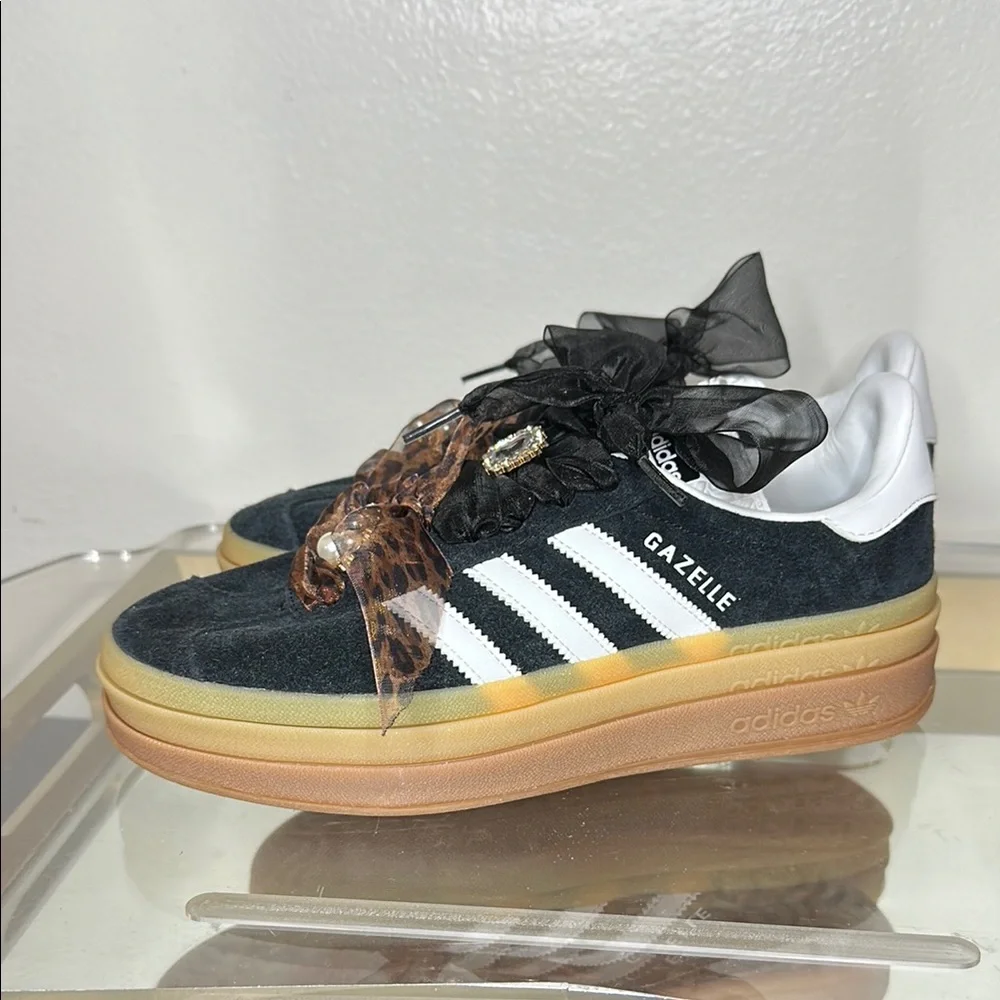Adidas Originals Black and White platform gazelle Sneakers with shoe charms - Picture 5 of 7